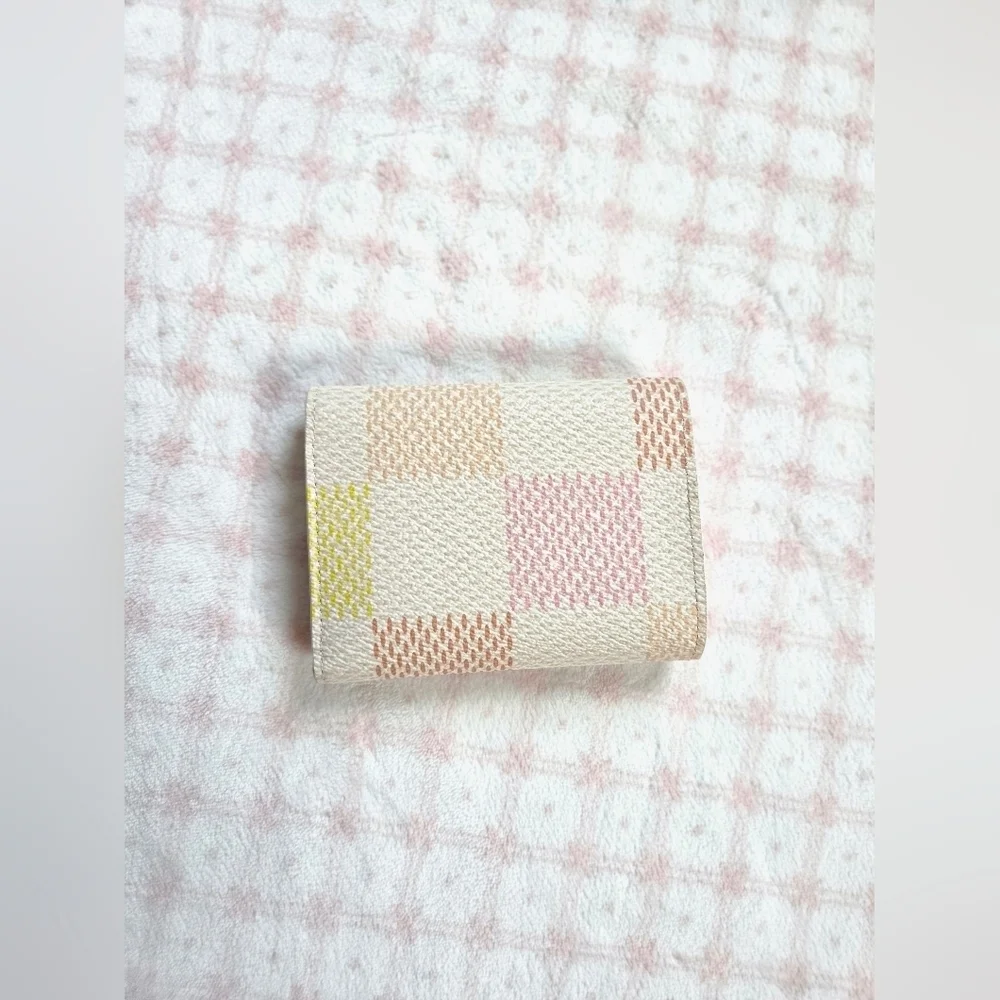 Louis Vuitton Victorine Wallet | Damier Licious Peche | N40638 | Excellent